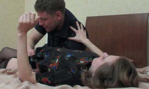 Парень трахает волосатую пизду милфы