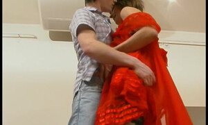 Пьяная мама шпилится с сыном на кресле