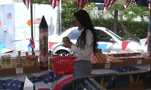 Пара хуев дрючат вагину и рот красивой милфы