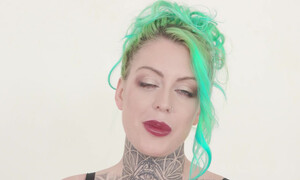 Сисястая милфа Phoenix Madina на межрасовом кастинге принимает чёрный хуй в пизду